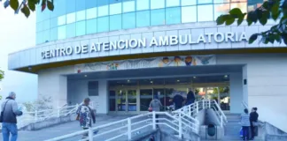 Madre desata caos en Hospital de Concepción por demora en atención a su hijo.