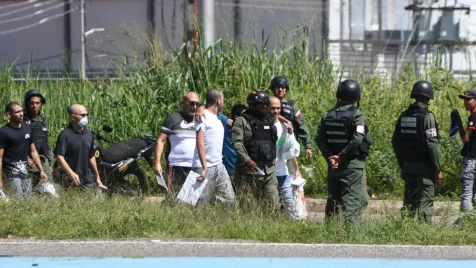 Venezuela libera a 225 detenidos tras protestas por elecciones presidenciales.