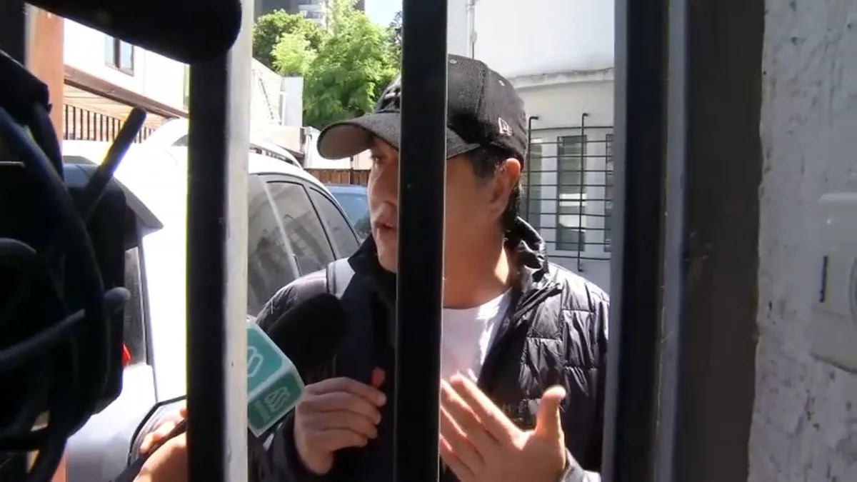 Manuel Monsalve llega a Santiago: “Tengo derecho a defensa y eso es lo que estoy ejerciendo”