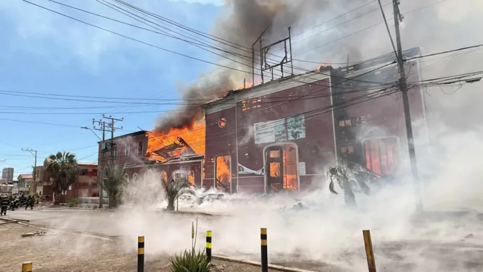 Causa del incendio en la Iglesia San Francisco de Iquique: un informe revela detalles.