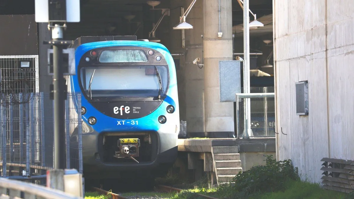 Conductor grave tras choque entre Biotren y auto en Coronel.