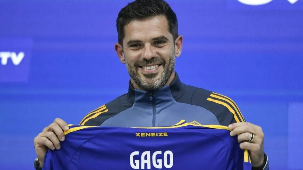 Los campeones del mundo celebran la llegada de Fernando Gago a Boca Juniors.