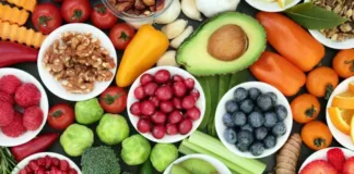 Alimentos clave para combatir la flacidez y mantener la piel firme.