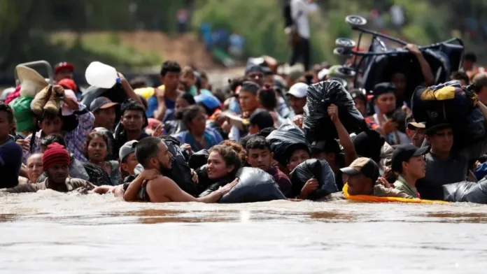 Cientos de miles buscan cruzar a EE. UU. antes de la llegada de Trump al poder.