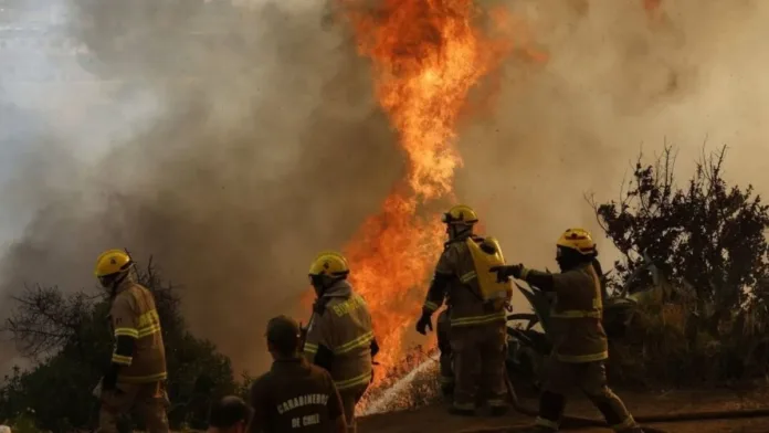 Se levanta la alerta por el incendio forestal en Valparaíso