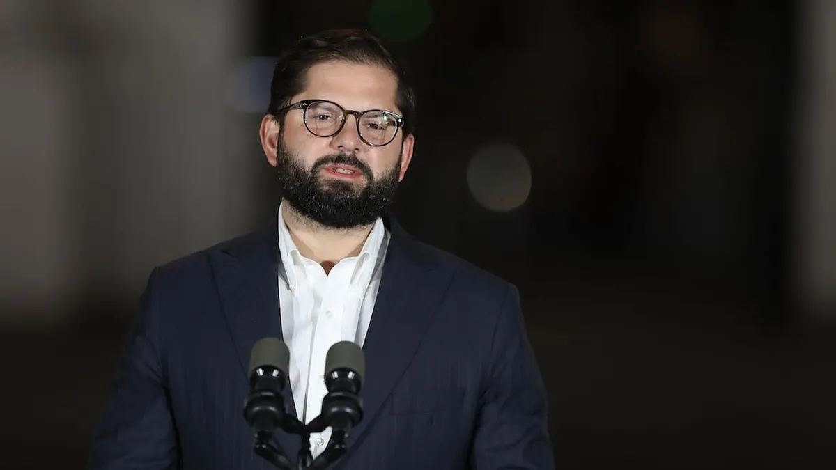 El abogado de Boric desmiente categóricamente la denuncia de acoso sexual.