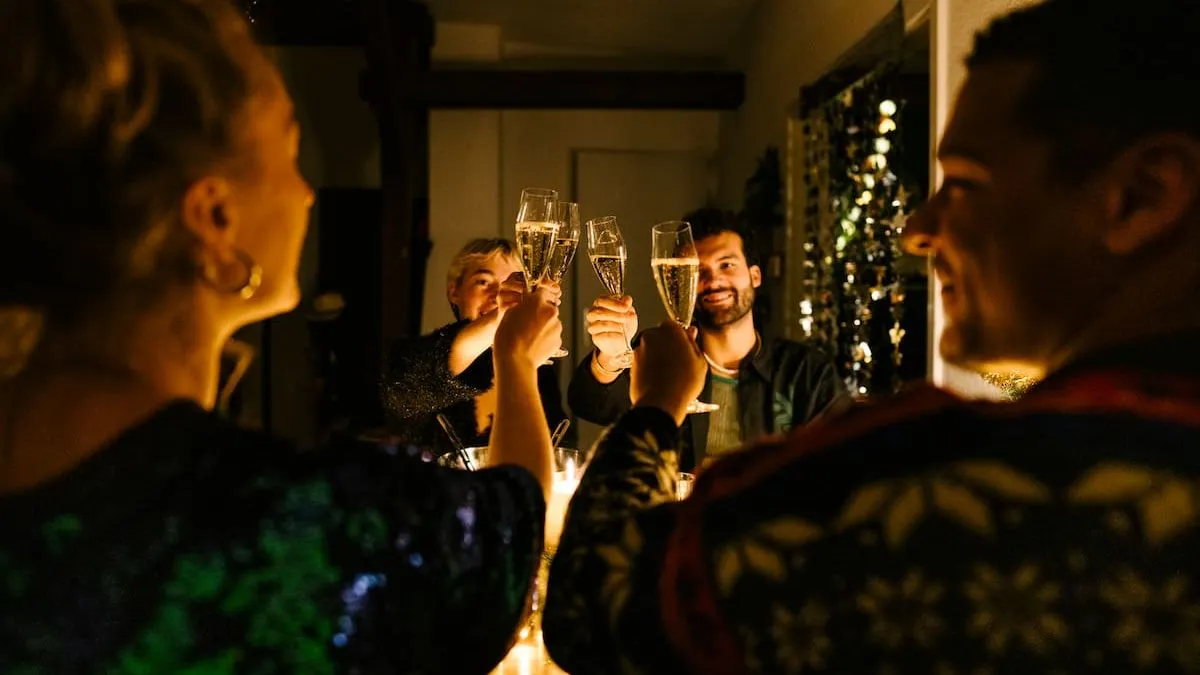 Deliciosas opciones de picoteo para celebrar un Año Nuevo elegante y fácil.