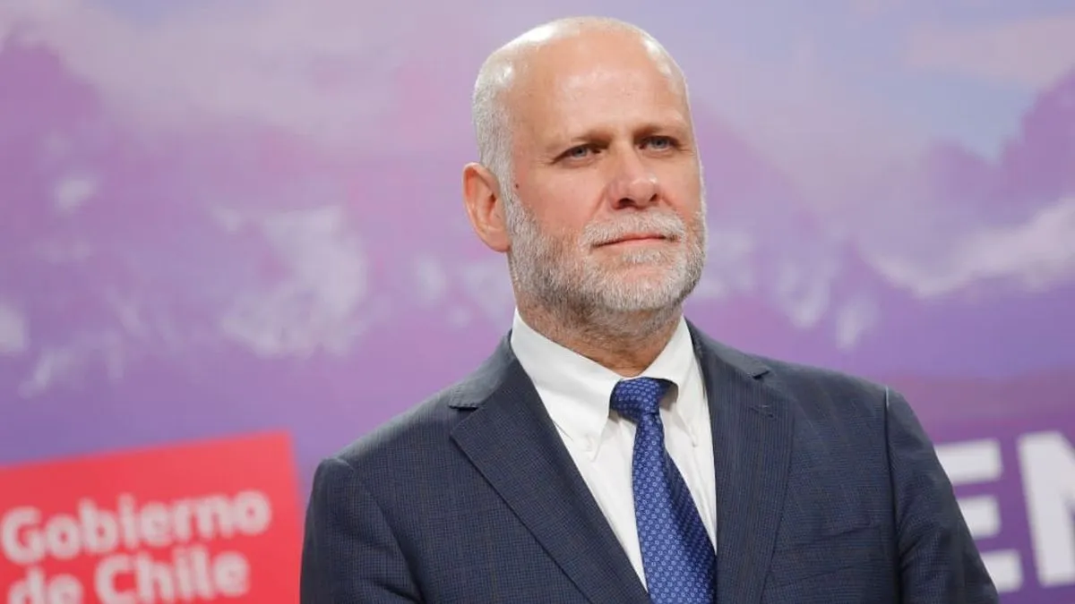 Álvaro Elizalde aborda críticas a proyecto de regularización de migrantes en Chile