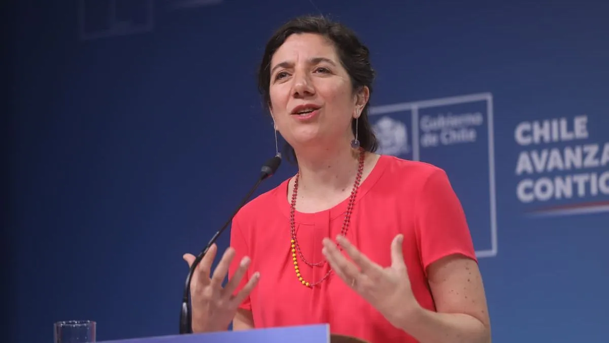 Controversia por comentarios de ministra Orellana sobre aborto y reacciones de líderes políticos