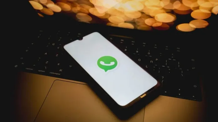 Descubre cómo liberar espacio en tu celular eliminando la papelería de WhatsApp.