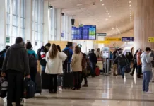 Gerente de Achila sobre problemas en vuelos y filas en el Aeropuerto de Santiago.