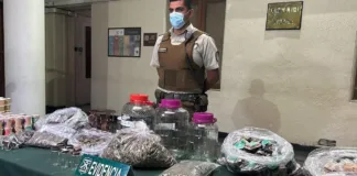 Detienen a hombre por vender productos con marihuana en el centro de Santiago.