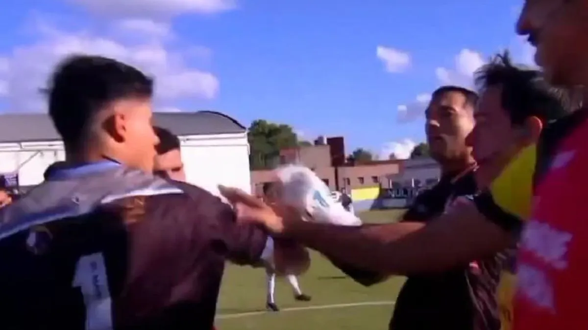 El arquero campeón en Chile vive un insólito momento previo a la final en Argentina.