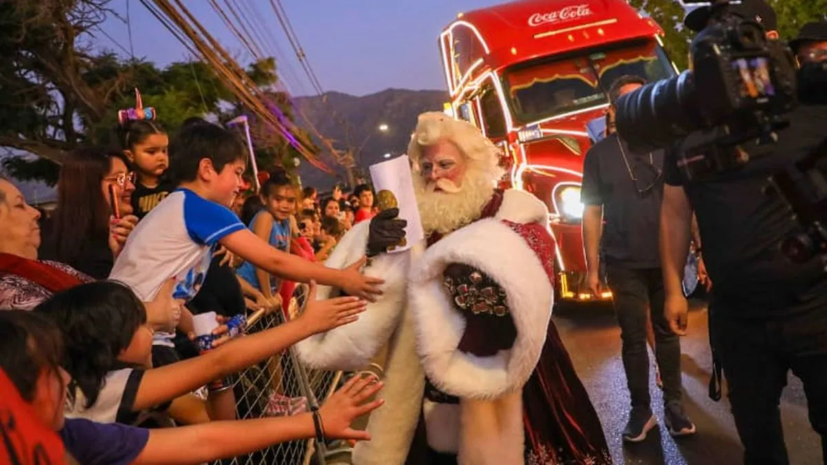 La Caravana Navideña Coca-Cola 2024 llega a Talca: ¿qué sorpresas traerá?