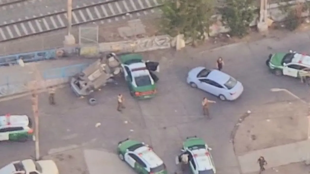 Accidente en Lo Espejo tras persecución policial de vehículo robado deja heridos