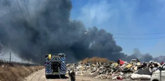 Bomberos combaten incendio en basural no autorizado en Maipú