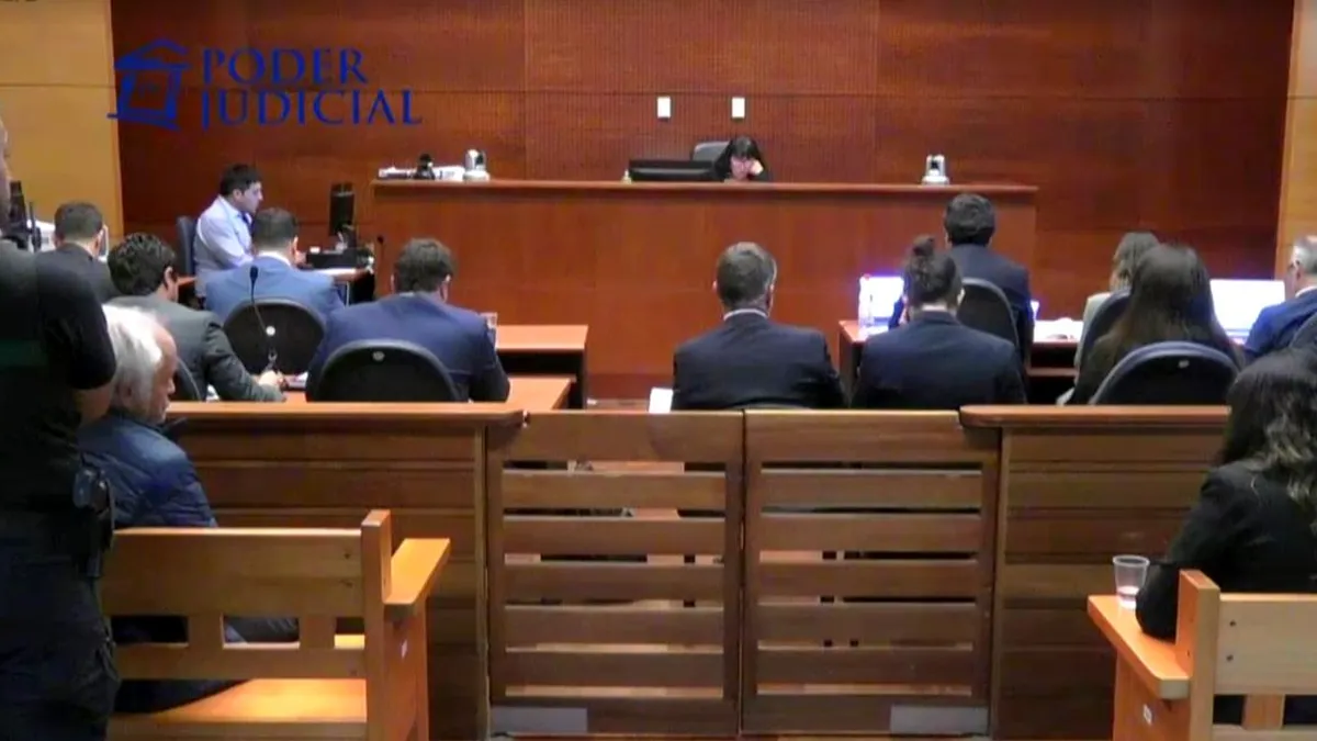 Larraín Vial se opone a la formalización de directivos y evalúa acciones legales.