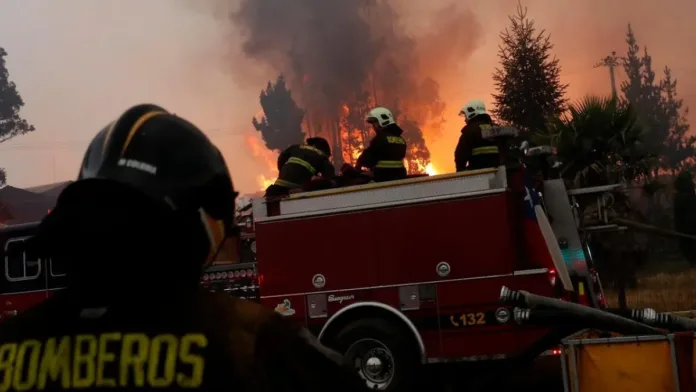 Alerta Roja en Lampa: incendio forestal arrasa más de 50 hectáreas.