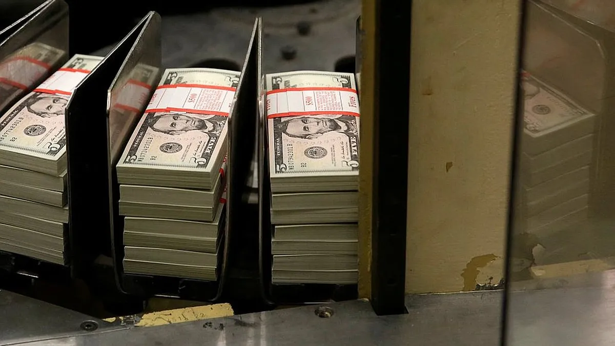 Dólar se estabiliza en Chile mientras se esperan decisiones clave del Banco Central y la Fed