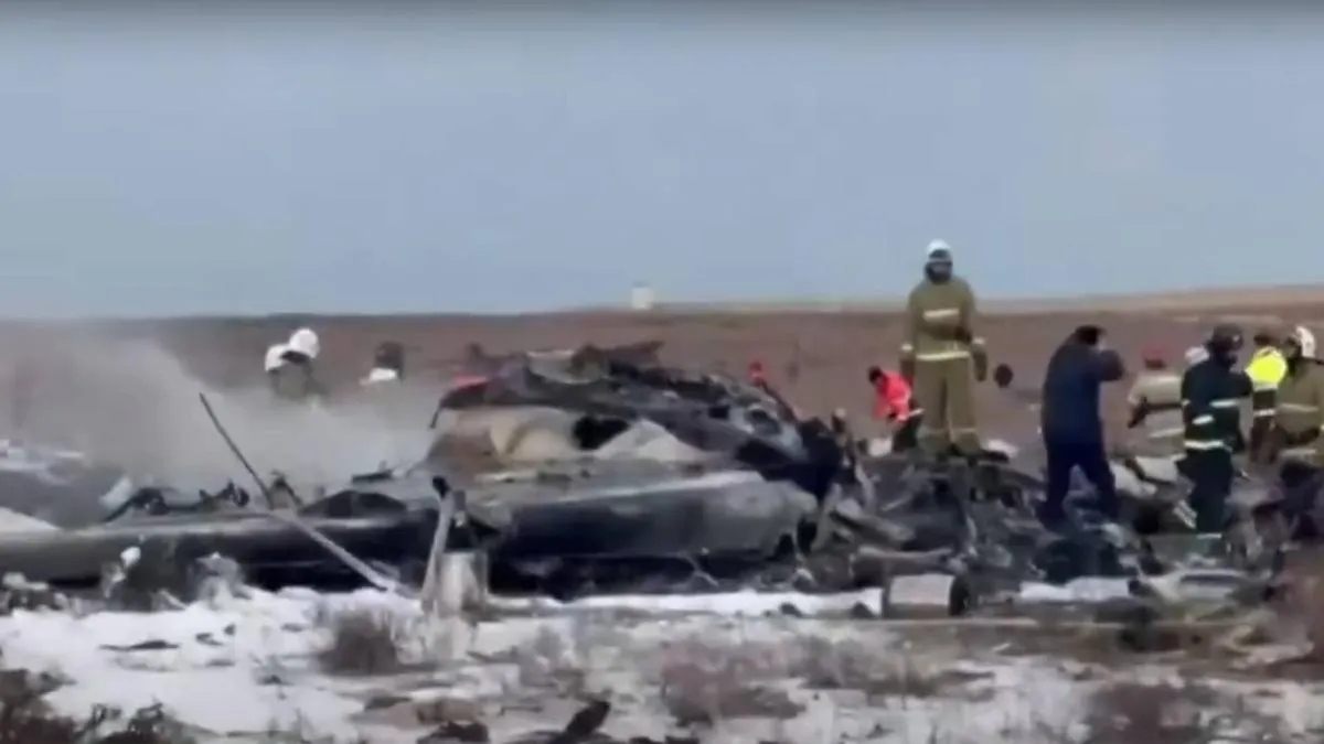 Investigadores indagan las causas del trágico accidente aéreo en Kazajistán con 38 fallecidos