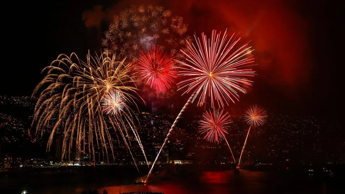 Alcaldesa de Valparaíso aclara situación del show de fuegos artificiales ante marejadas