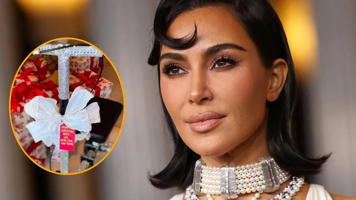 Kim Kardashian luce su nuevo regalo navideño para su pie fracturado.