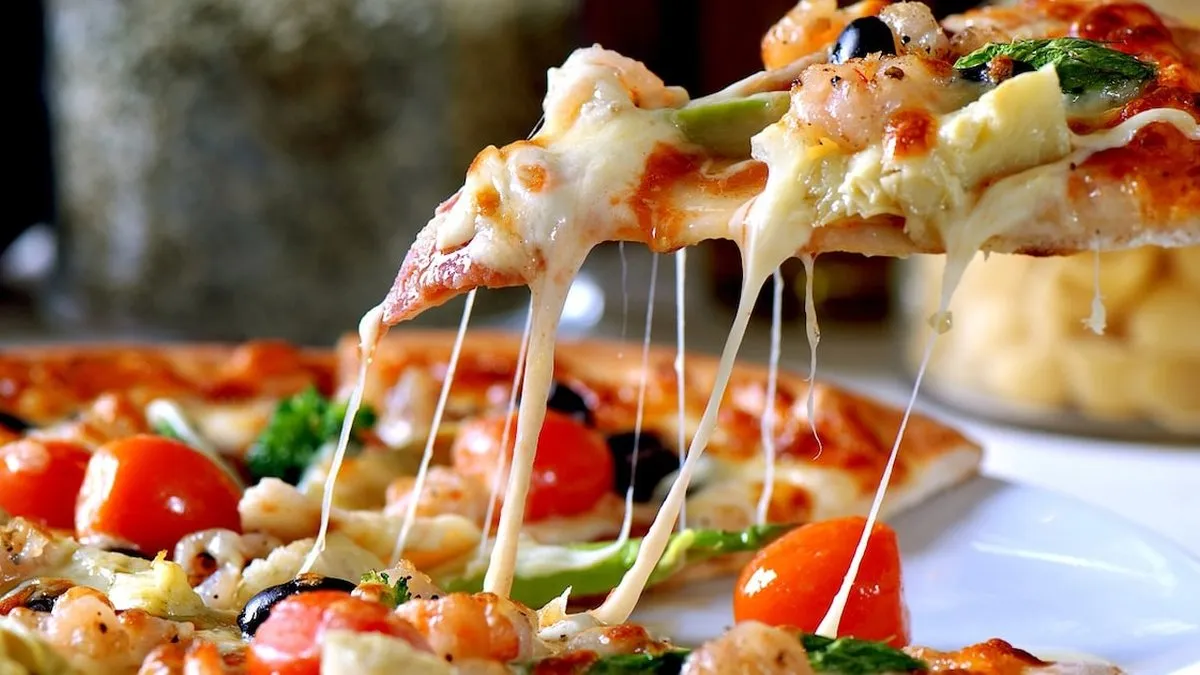 Repartidora de pizza apuñala a cliente tras discusión por la propina.