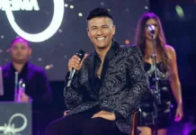 Américo celebra 15 años de amor y música en el Movistar Arena