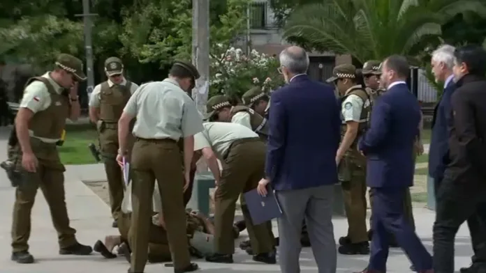 Carabinera se desmaya durante conferencia del subsecretario Cordero.