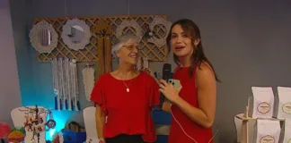 Natasha Kennard se reencuentra con su profesora en un emotivo despacho en vivo.