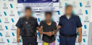 Un ladrón se fractura al intentar robar por el techo; vecinos alertan a la policía.