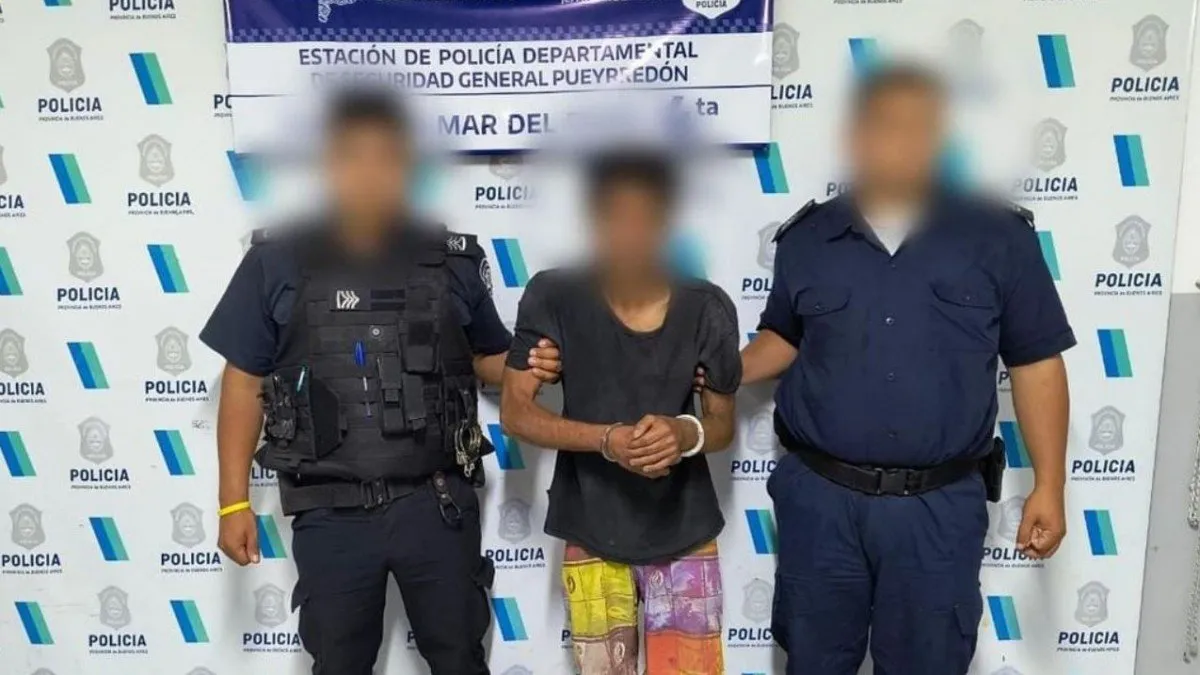 Un ladrón se fractura al intentar robar por el techo; vecinos alertan a la policía.