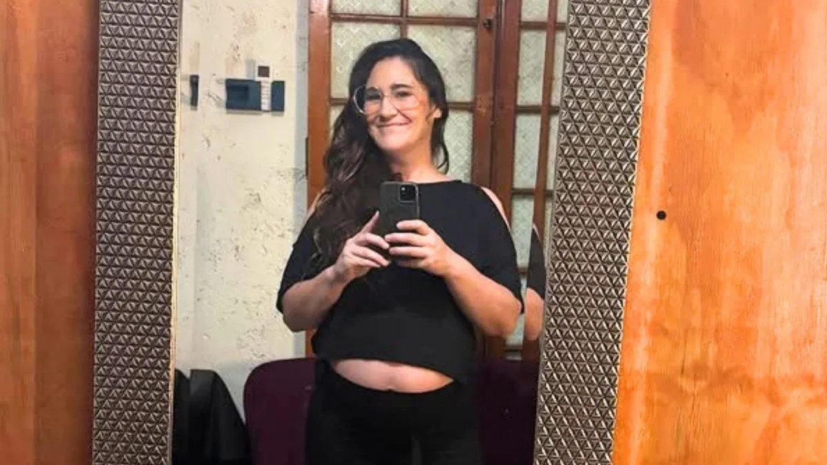 Belén Mora enfrenta un incómodo momento tras un toque no autorizado en su vientre.