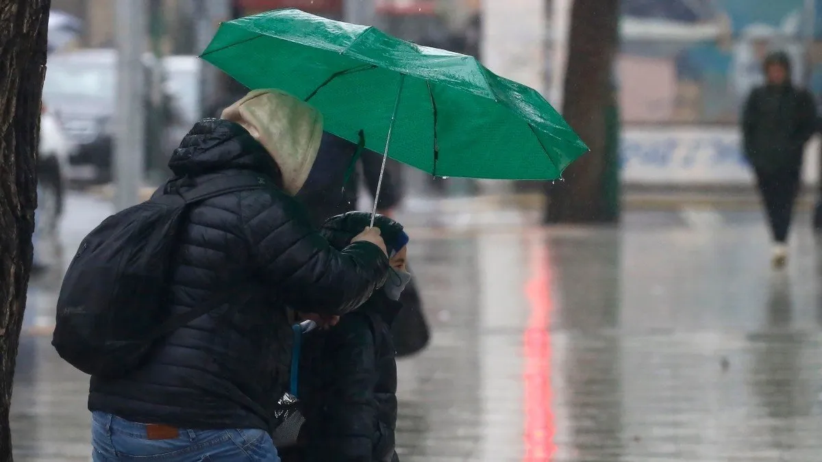Pronóstico de lluvias y vientos para el lunes 16 de diciembre en diversas zonas.
