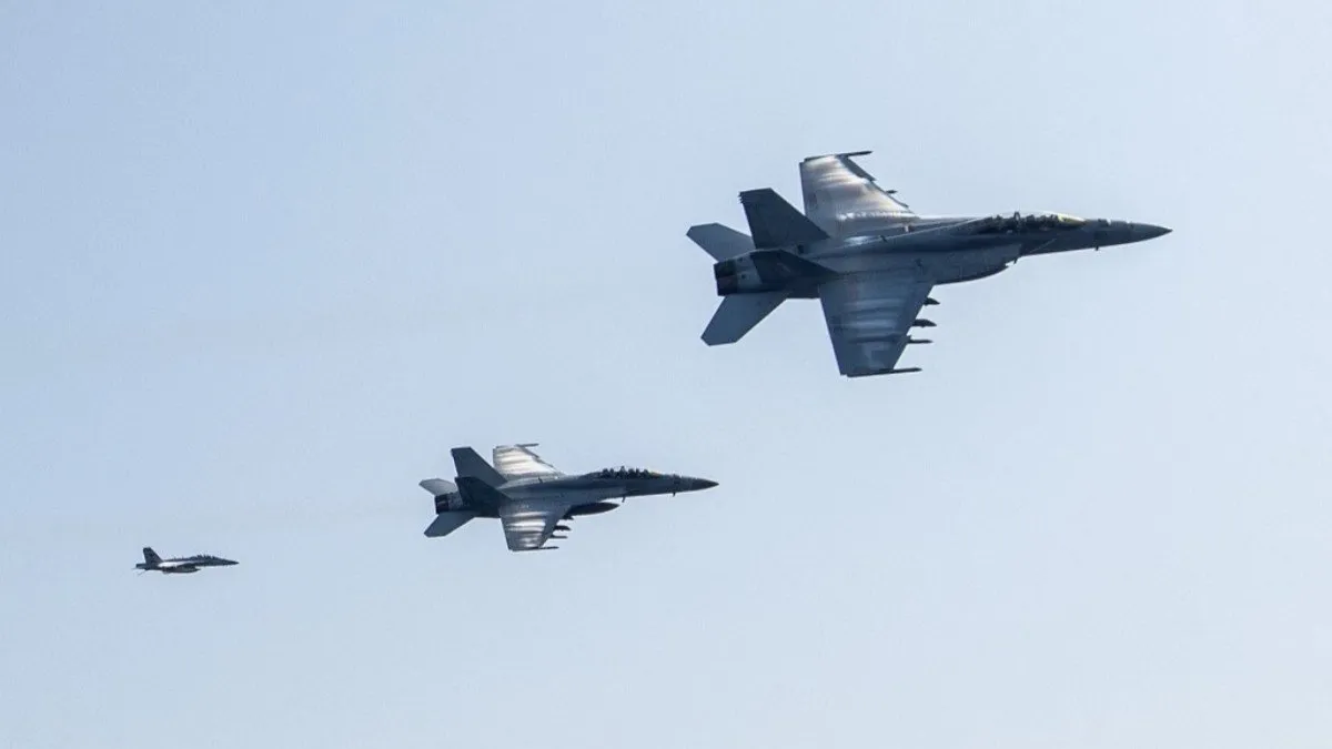 Dos pilotos de EEUU sobreviven a ataque accidental de misil en su avión.
