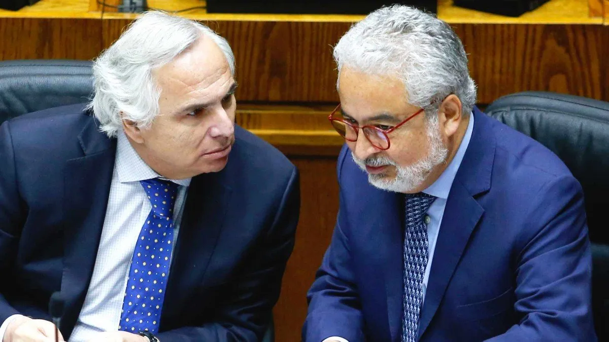 ¿Qué revelan los mensajes entre Luis Hermosilla y Andrés Chadwick sobre la Clínica Las Condes?