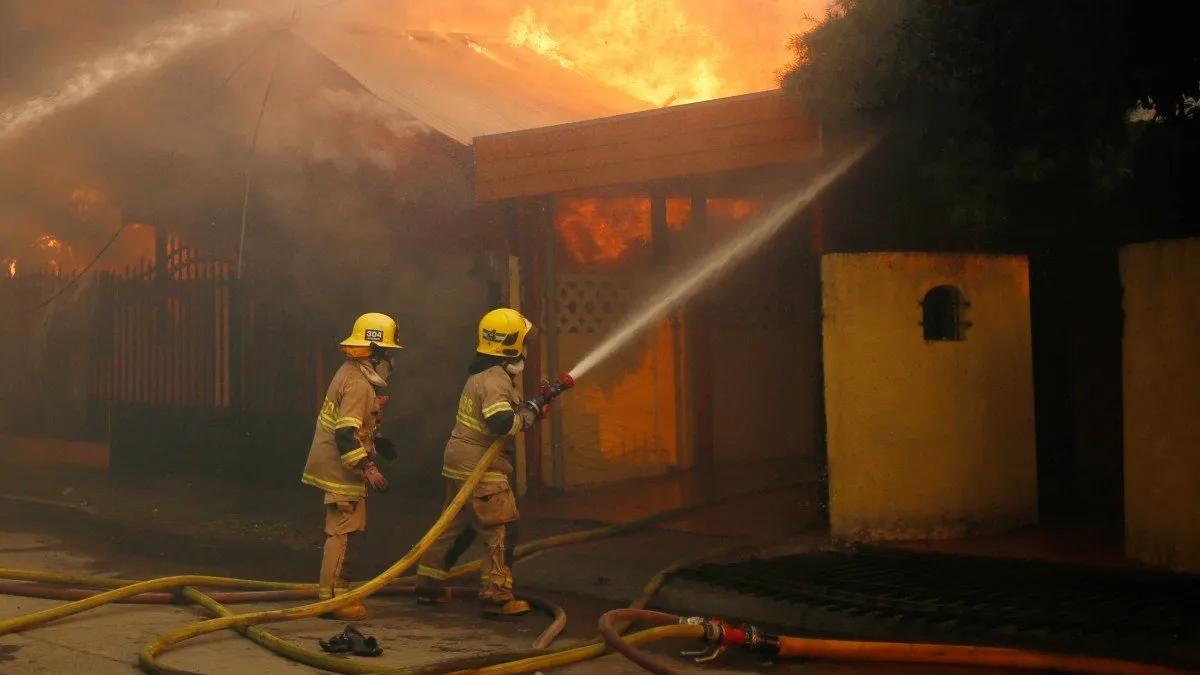 Incendio devastador en Lota deja un fallecido y varias casas destruidas