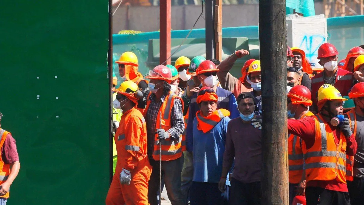 Obreros de Ñuñoa protestan tras recibir gift cards de $0 como aguinaldo.