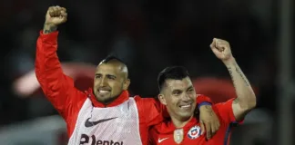 Arturo Vidal y Gary Medel celebran su logro académico junto a sus orgullosas familias.