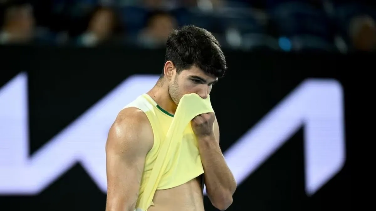 Carlos Alcaraz enfrenta críticas por su falta de estrategia en el regreso del tenis