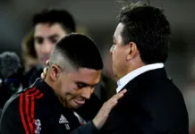 Juan Fernando Quintero apoya a Marcelo Gallardo tras la pérdida de su padre.