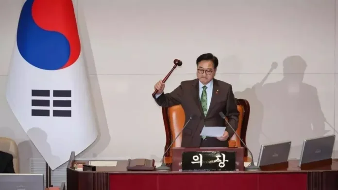 El Parlamento destituye al Presidente de Corea del Sur en un histórico voto.