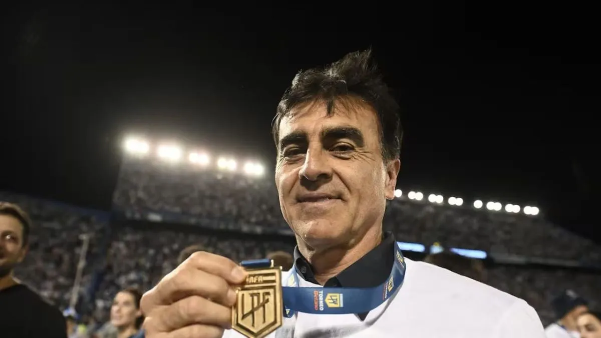 Gustavo Quinteros se ausentará de la final de Vélez por un motivo familiar importante