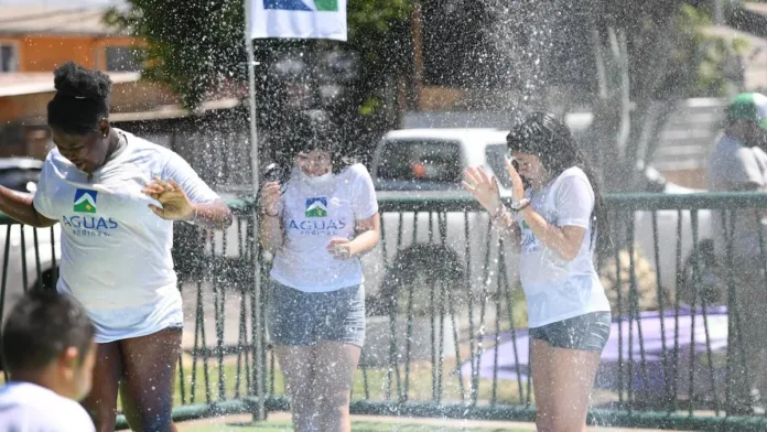 Descubre las 43 nuevas plazas de agua en la RM para disfrutar este verano.