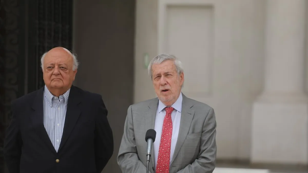 El canciller Van Klaveren admite error en sobrevuelo no autorizado sobre Argentina.