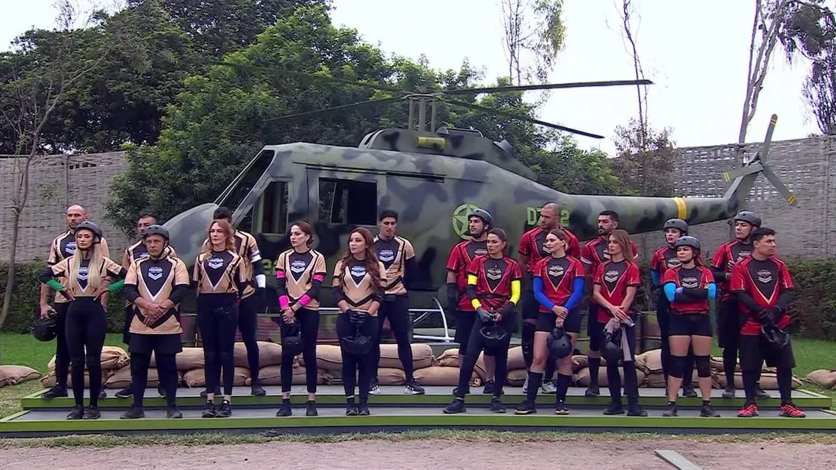 Las duplas finalistas de "Palabra de Honor" se revelan con un beso en el aeropuerto.