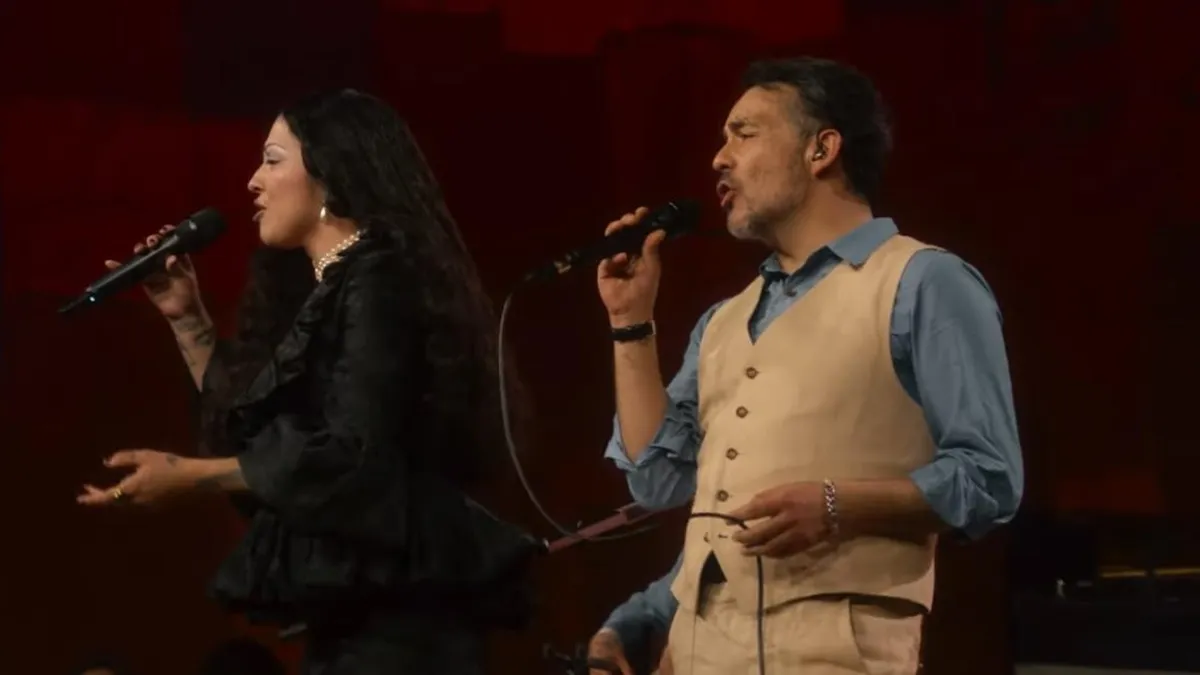 Mon Laferte revela detalles inesperados sobre su colaboración con Los Bunkers en Unplugged