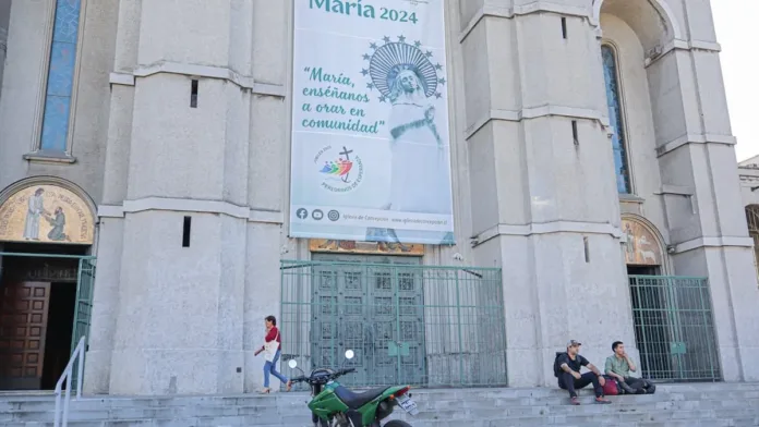 Hombre con quemaduras graves ingresa a la Catedral de Concepción