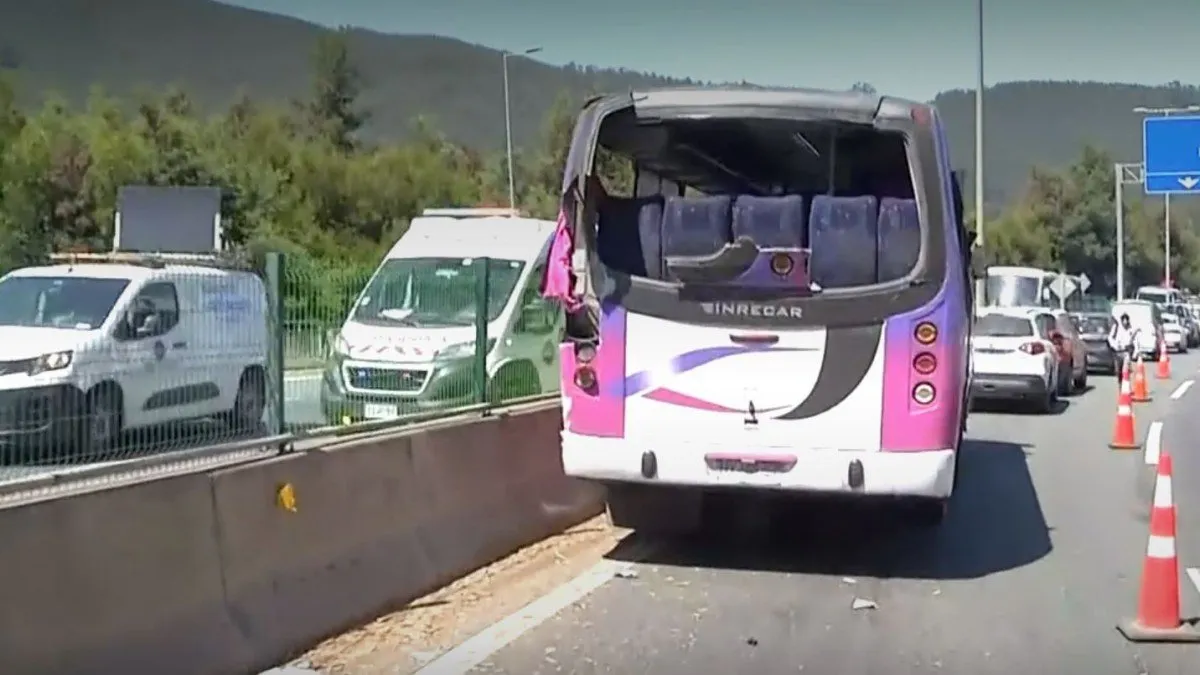 Tragedia en Lota: tres vidas perdidas en un accidente de bus en su cumpleaños.