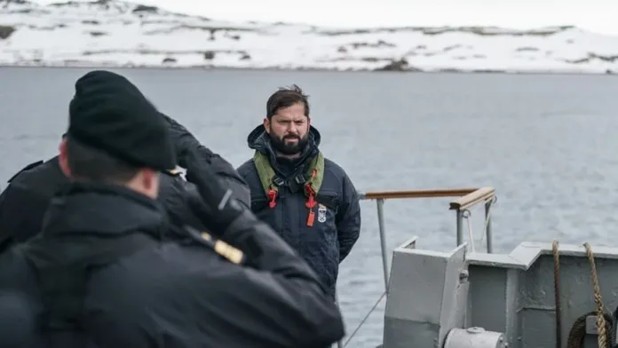 El Presidente Boric en la Operación Estrella Polar III: explorando el Polo Sur.